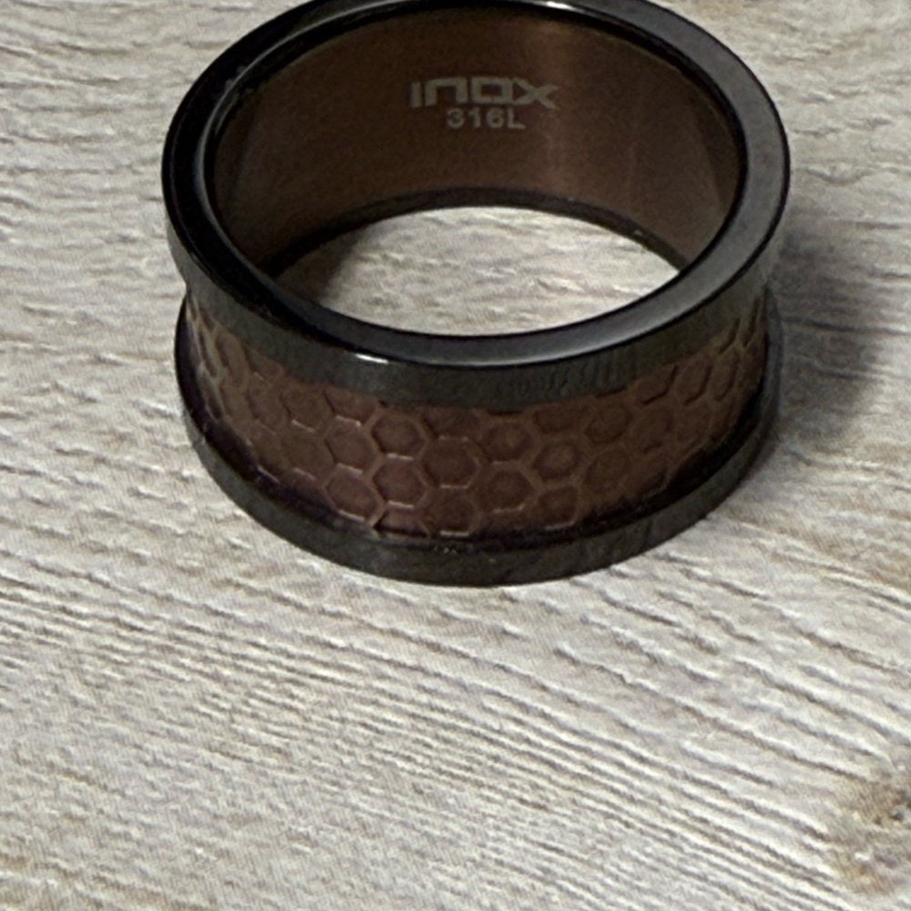 Inox Men's Brown Hexagon Pattern Ring - Picture 5 of 5